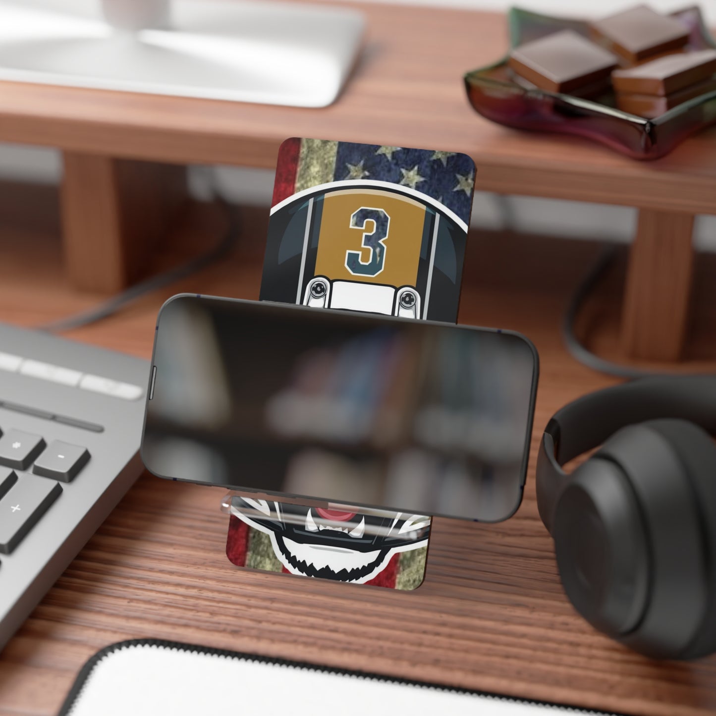 Sporty Smartphone Display Stand with Jaguar Design, Mobile Holder, Tech Accessory, Desk Support, Gifts for Football Fans